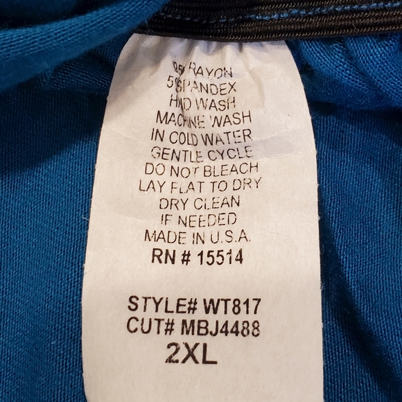 Made By Johnny Women's Solid Short Sleeve Top - Picture 3 of 11